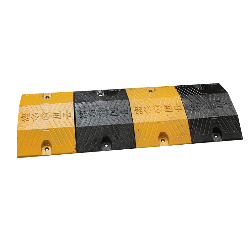 Black Yellow Safety Driveway Concrete Speed Bumps For Parking Lot Reflective Road Traffic Safety